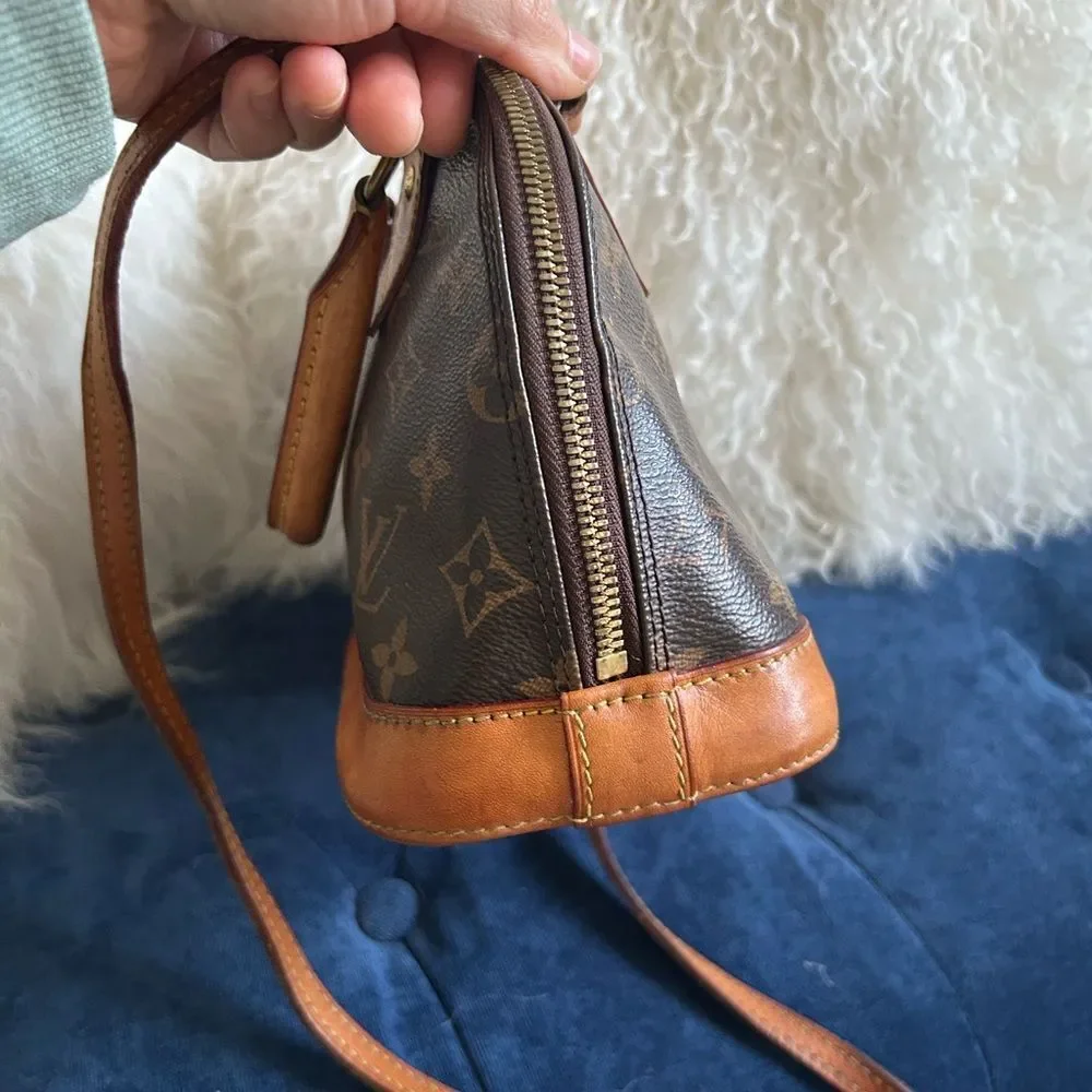Louis Vuitton Alma bb leather handbag